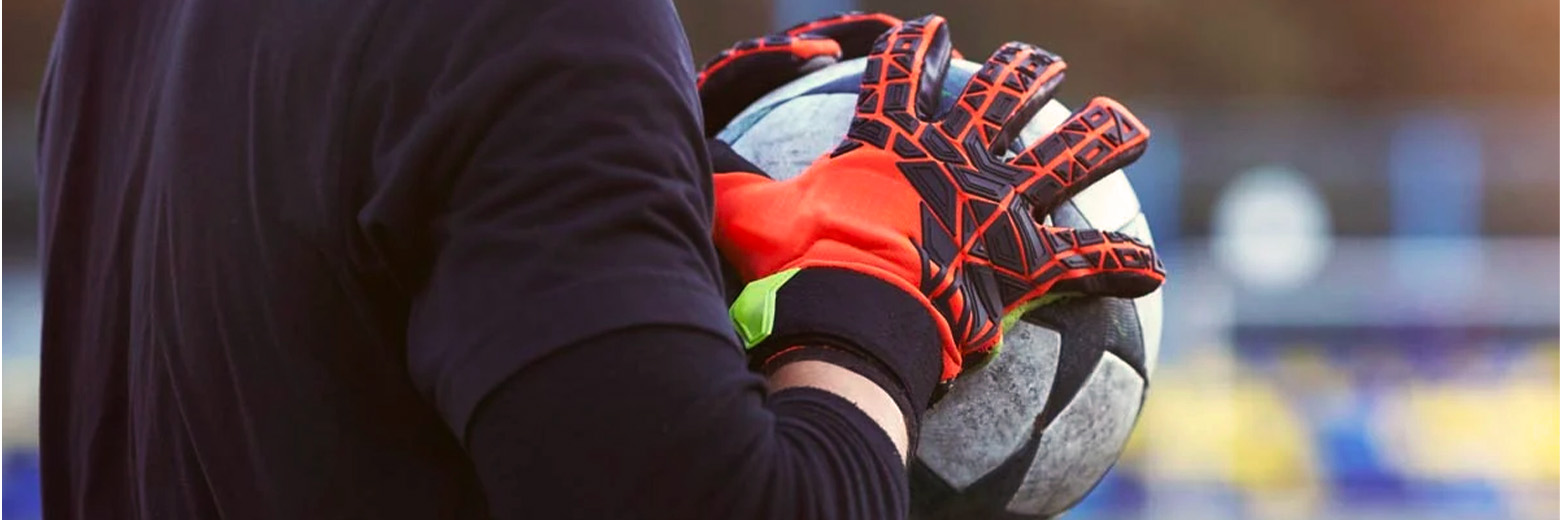 Football : comment choisir des gants de gardien de but adaptés à son niveau ?