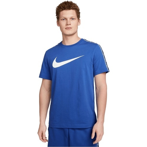 NIKE - T-shirt Sportswear Repeat bleu foncé/blanc