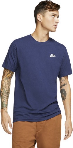 NIKE-Sportswear Club Strike - T-shirt-4