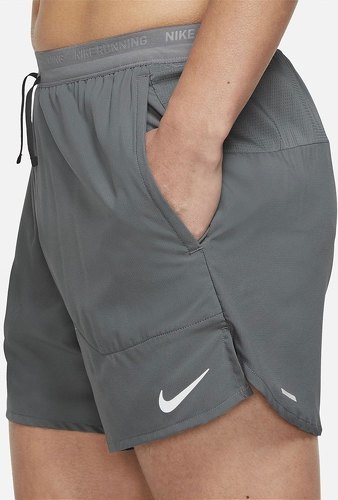 NIKE-Nike Shorts Dri Fit Stride 5´´-2