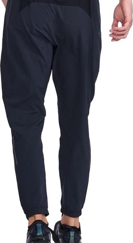 2XU-Light Speed Jogger-1