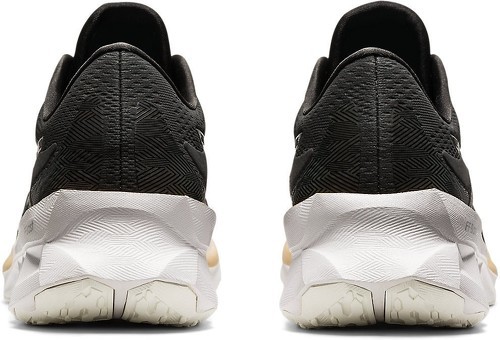 ASICS-Novablast-4