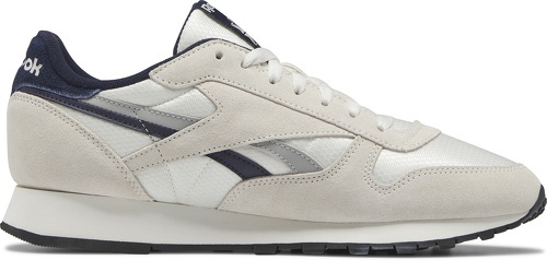 REEBOK-En Reebok Classic-3