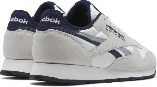 REEBOK-En Reebok Classic-4