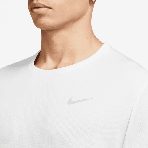 NIKE-Maillot de course Nike Dri-FIT UV Miler blanc-2