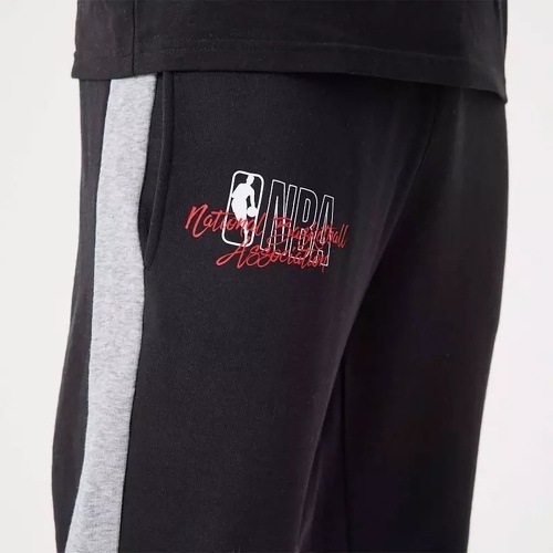 NEW ERA-Pantalon NBA New Era Script Jogger Noir pour Homme-2