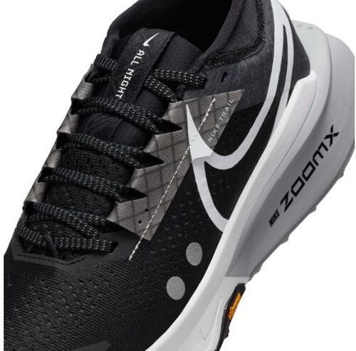 NIKE-Zegama Trail 2-3